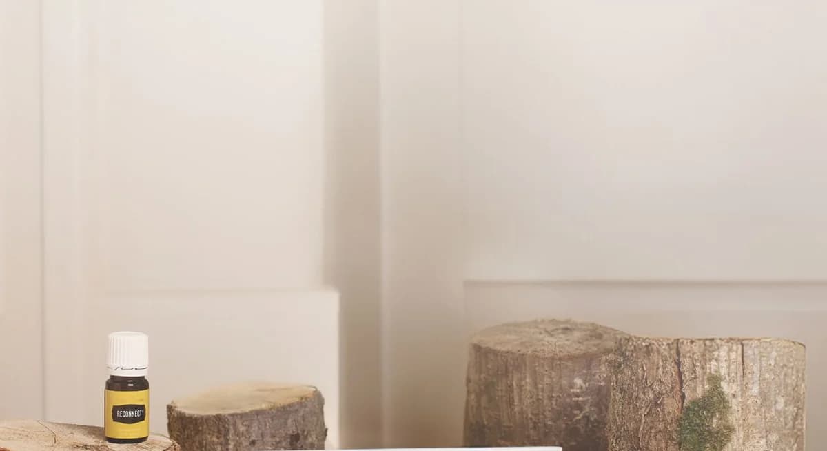 Young Living Reconnect Öl auf natürlichen Holzscheiben