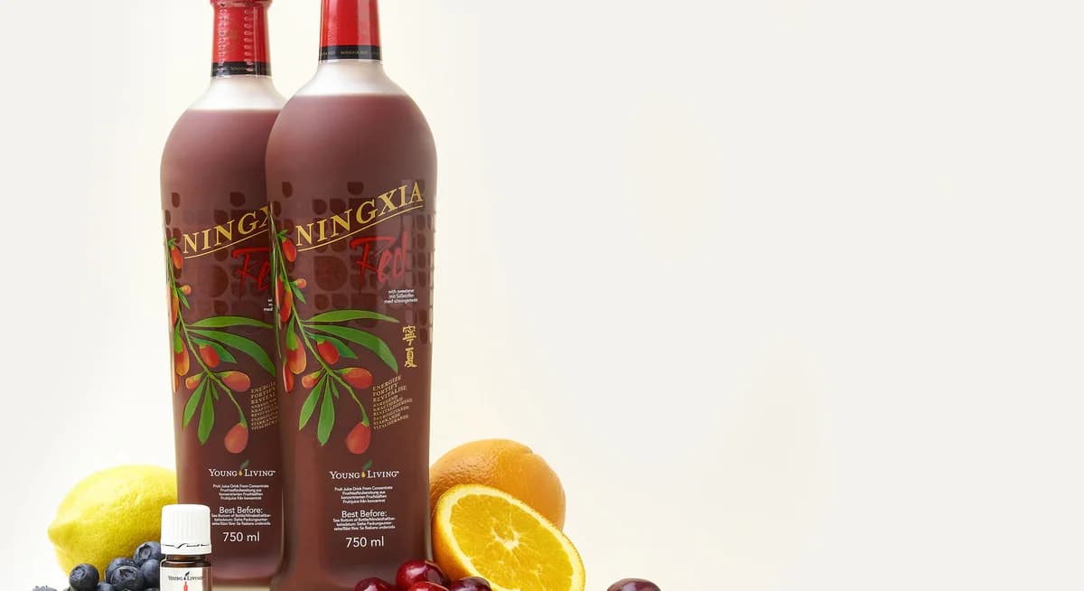 NingXia Red Flaschen mit frischen Früchten