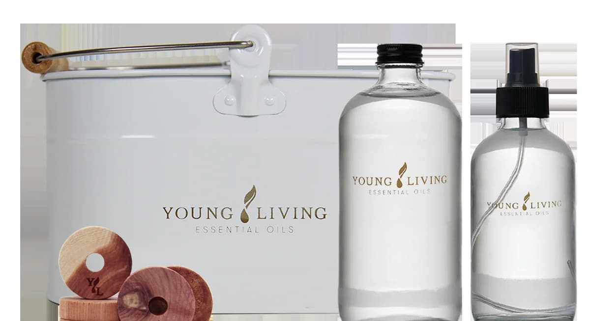 Young Living Reinigungsprodukte und Sprühflaschen